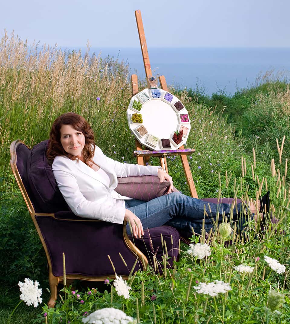 Jane and her colour wheel on the Scarborough Bluffs