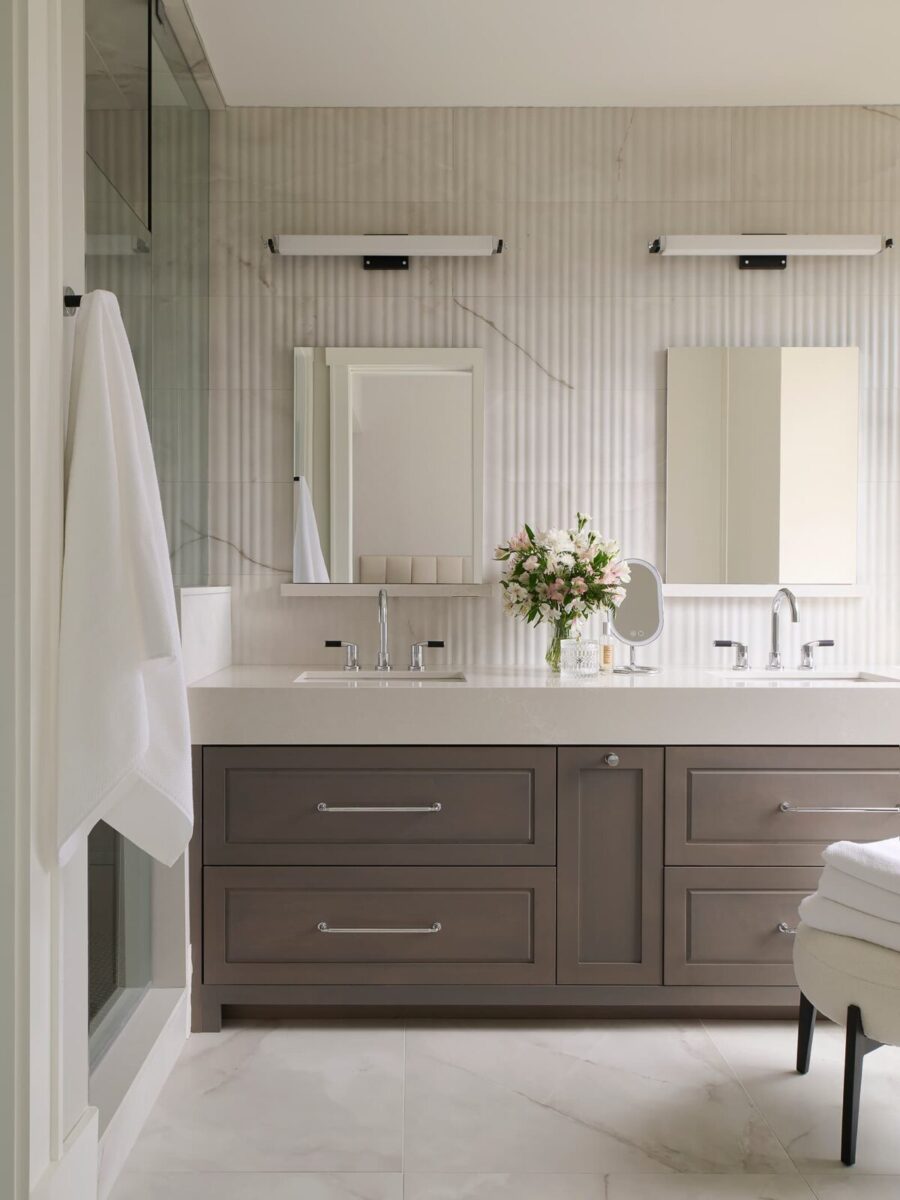 ribbed tile on wall ensuite bathroom