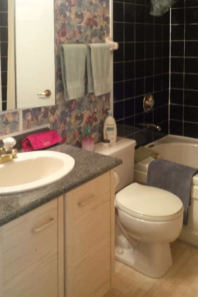 Master bathroom before reno