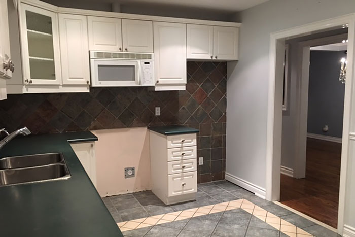 Kitchen before makeover