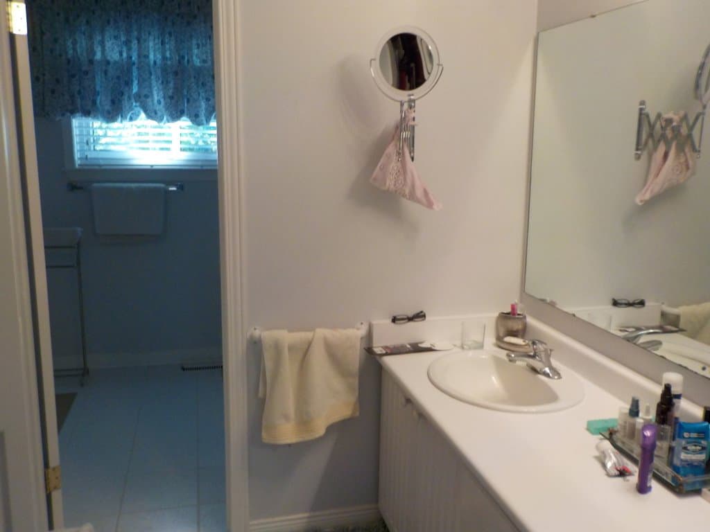 bathroom before photo