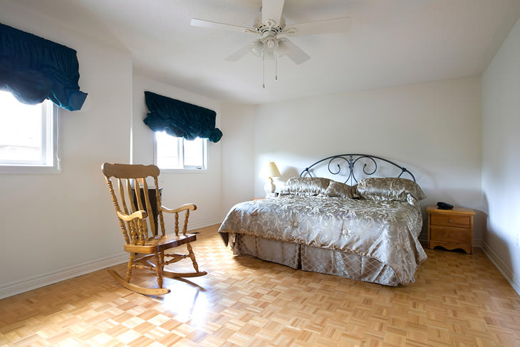 Bedroom before makeover